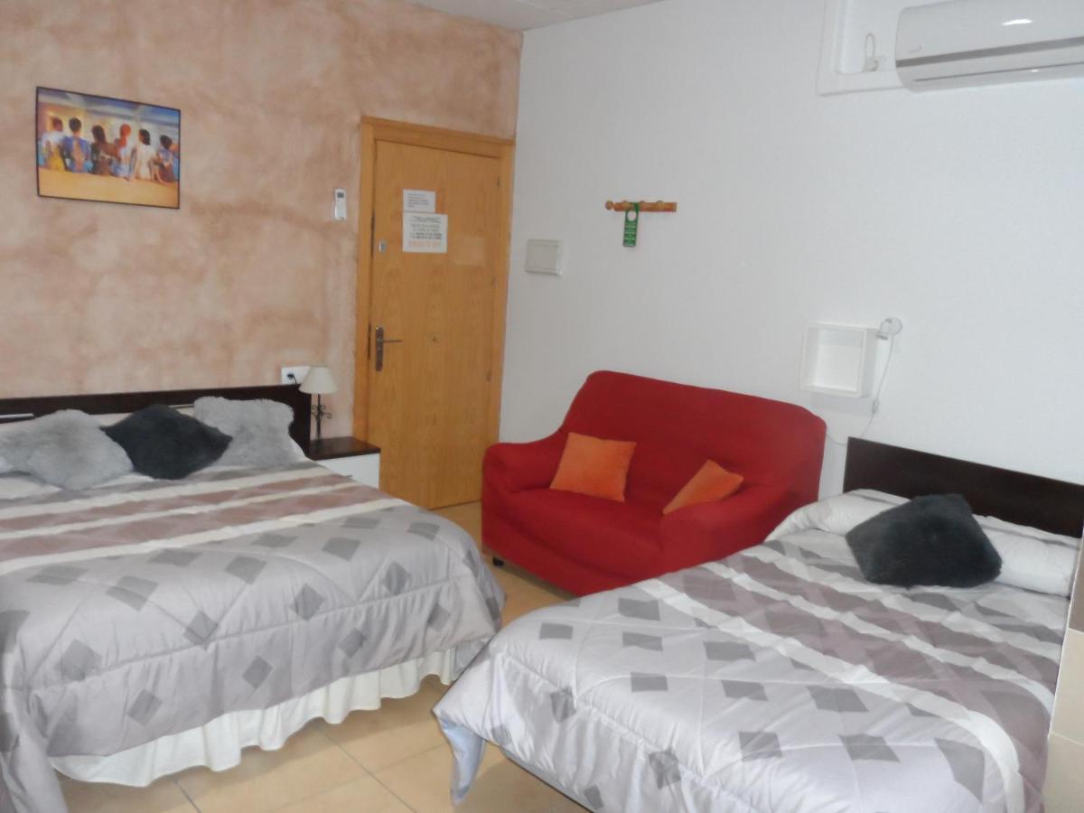 Hostal Via Del Caminante Madrigalejo Exteriér fotografie