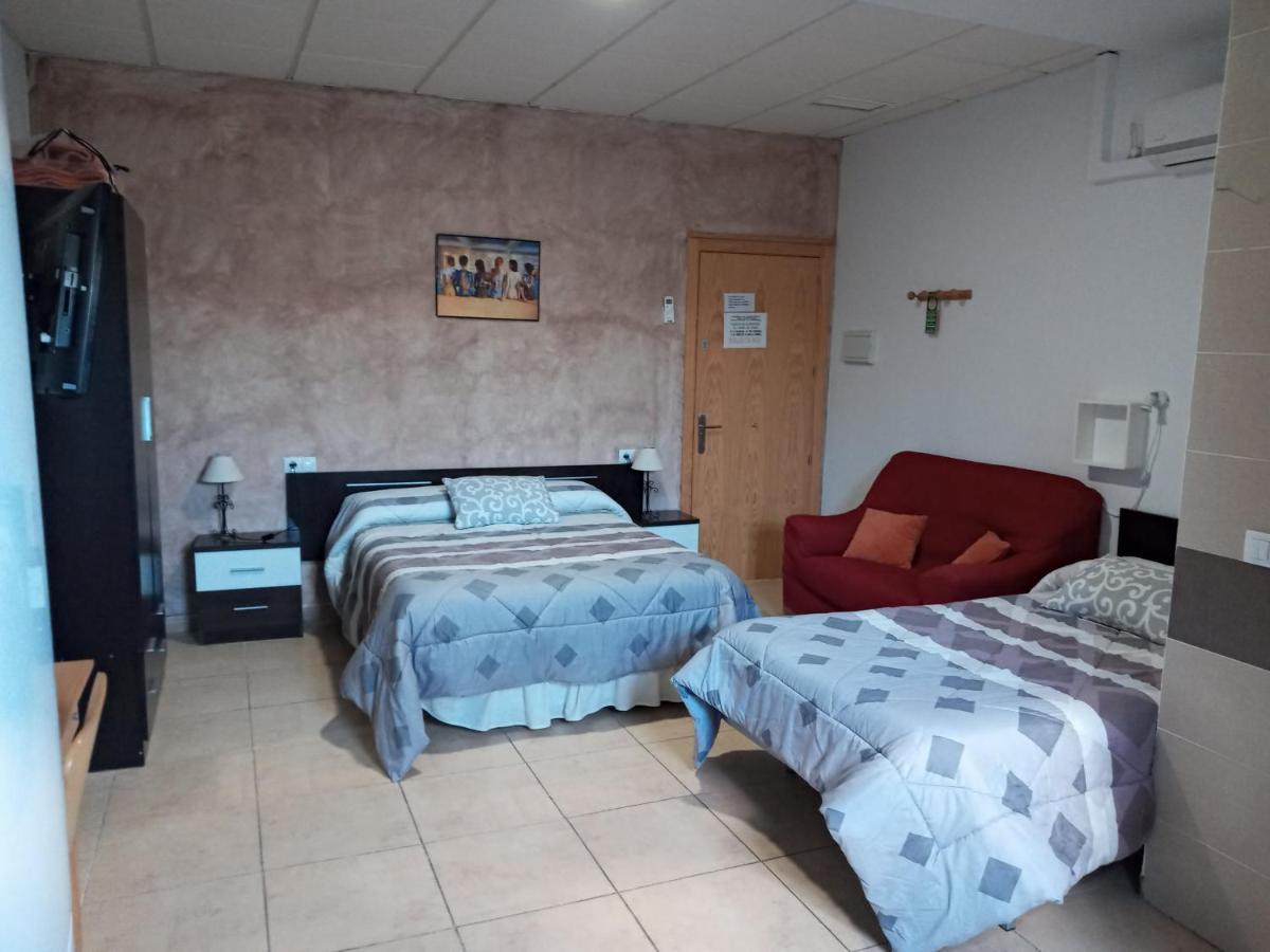 Hostal Via Del Caminante Madrigalejo Exteriér fotografie