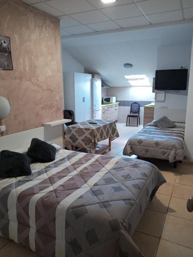 Hostal Via Del Caminante Madrigalejo Exteriér fotografie