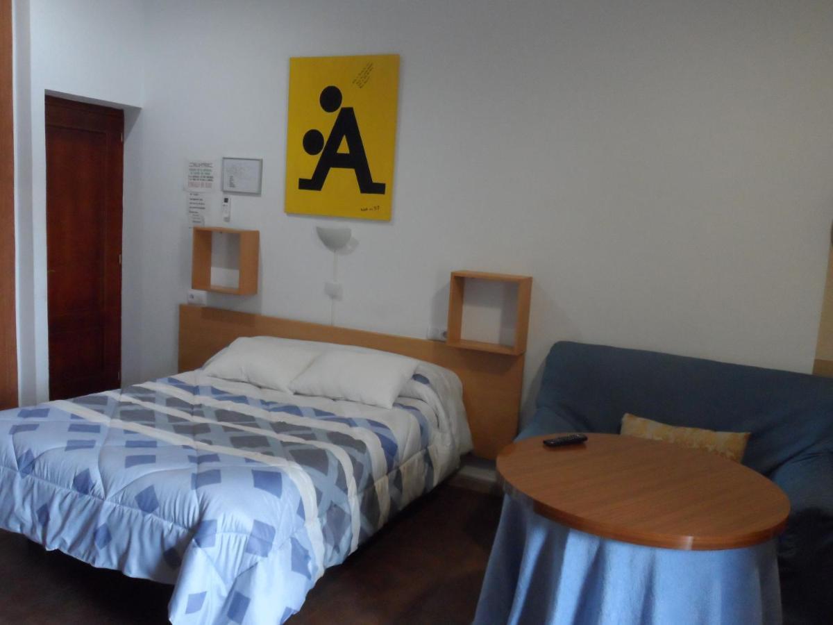 Hostal Via Del Caminante Madrigalejo Exteriér fotografie